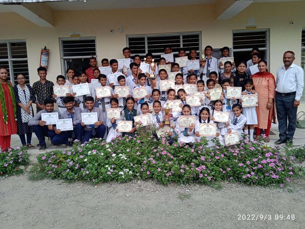 ए.के.एम स्कूल के विद्यार्थियों ने बैडमिंटन कबड्डी समूह गान में दिया बेहतरीन प्रदर्शन…