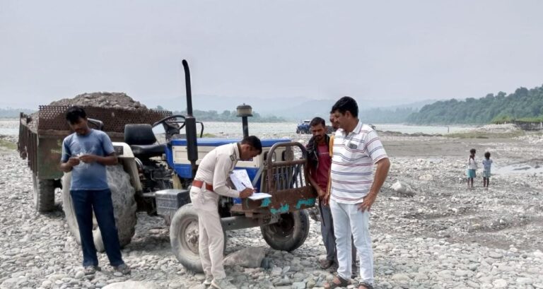 अवैध खनन करते 4 वाहन जब्त, 67000 जुर्माना…