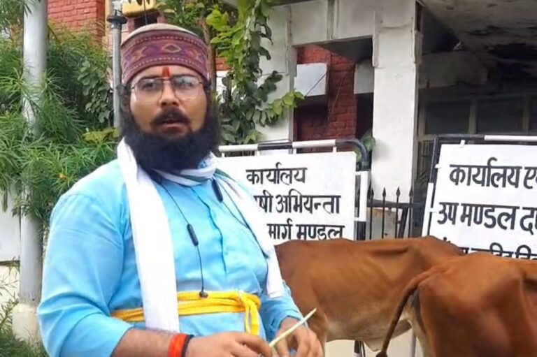 गों सेवकों ने एसडीम कार्यालय के बाहर बांधी बेसहारा गोवंश…