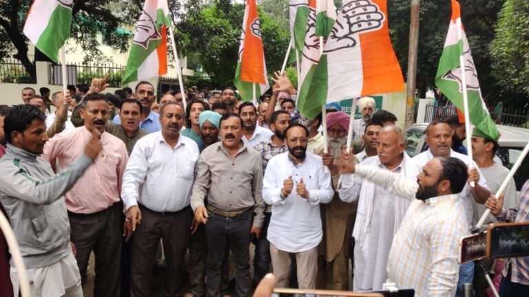 ऊर्जा मंत्री पर लगे 400 करोड़ रुपए भ्रष्टाचार के आरोप…कांग्रेस ने किया सड़कों पर विरोध प्रदर्शन…