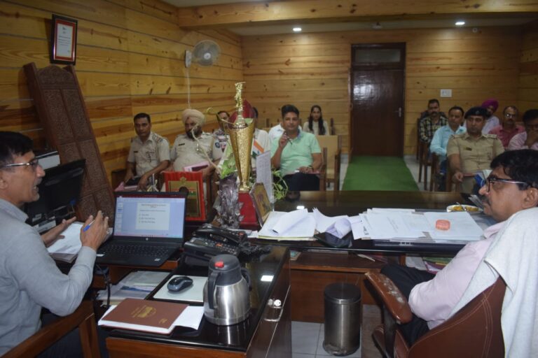 पांवटा साहिब में एसडीएम की अध्यक्षता में निर्वाचन अधिकारीयों की बैठक हुई आयोजित…