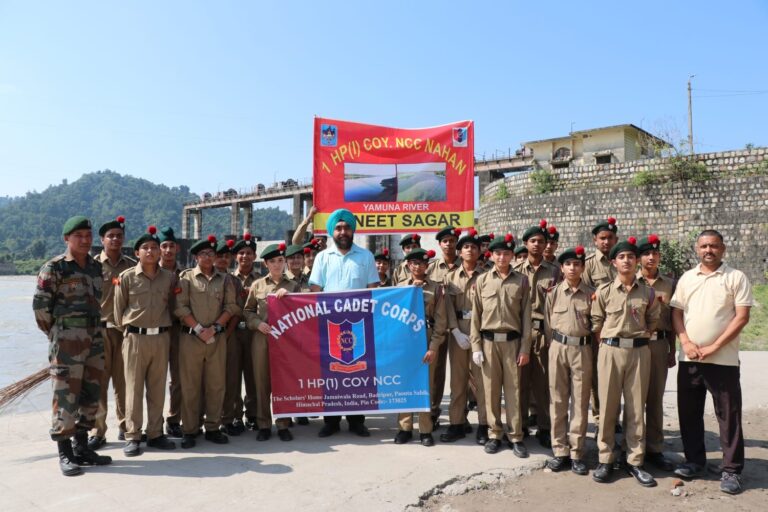 द स्कॉलर्स होम स्कूल के एन सी सी के कैडेट्स ने यमुना रिवर के पास  सफाई अभियान…