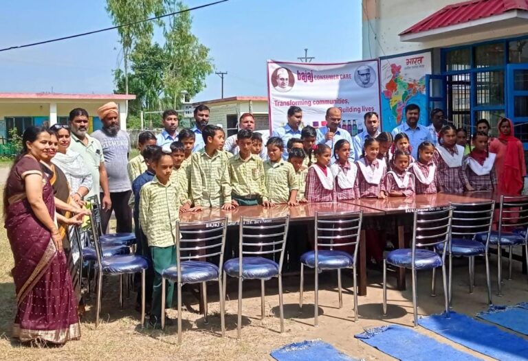 बहराल स्कूल को मेज और कुर्सियां की गई भेंट…बजाज कंज्यूमर केयर लिमिटेड का किया धन्यवाद…
