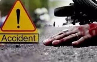 अनियंत्रित हो बाइक सड़क से लुढ़क होटल में जा गिरी…दर्दनाक  हादसा