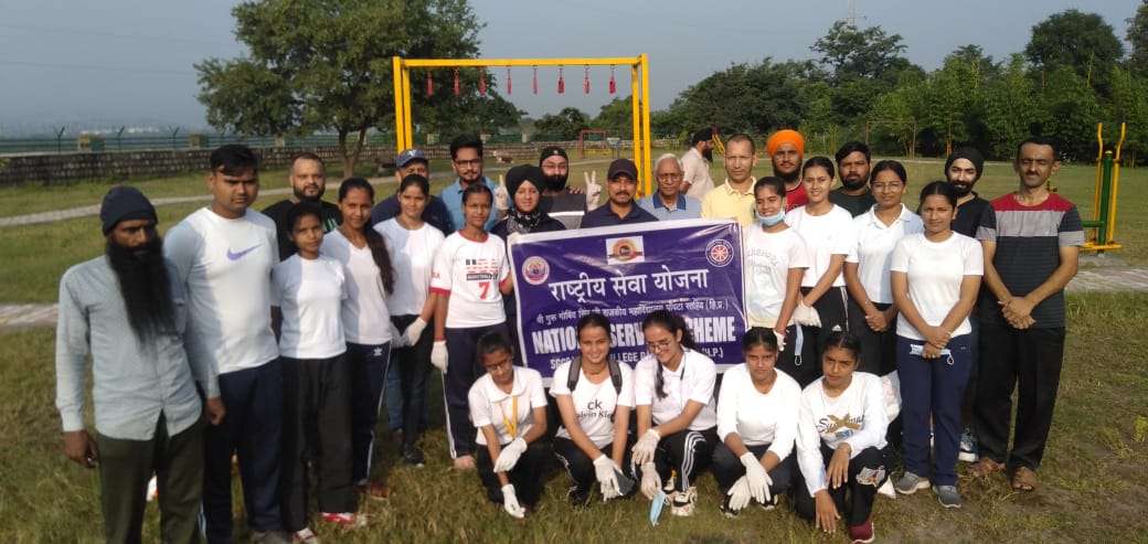 यमुना घाट पर फैली गंदगी को किया साफ…पवित्र यमुना नदी लाखों लोगों की जीवन रेखा…कुनाल