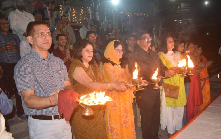 हिमाचल पुलिस बैंड परफॉर्मेंस ने जीता पांडाल में बैठे लोगों का मन…DC सिरमौर रहे मुख्य अतिथि