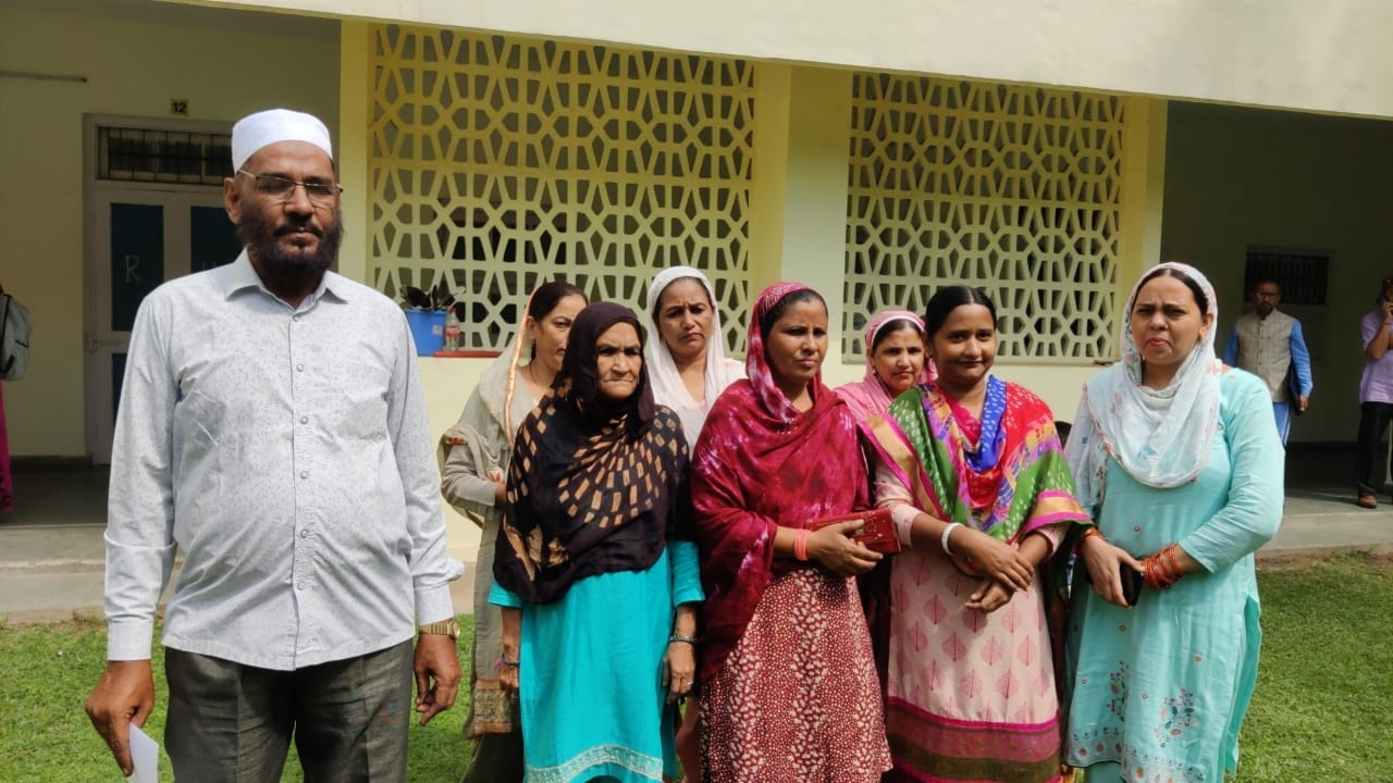 पांवटा शहर में 35 मुस्लिम परिवार पानी की बूंद बूंद को तरसे…बोले हम तक नहीं पहुंच रहा विकास…