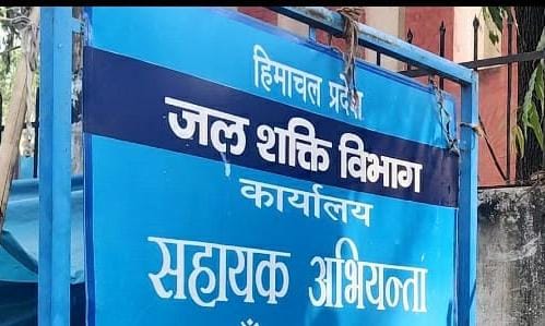 रोनहाट जल शक्ति कार्यालय हुआ अधिकारी मुक्त…सरकार जी ये क्या हो रहा है…