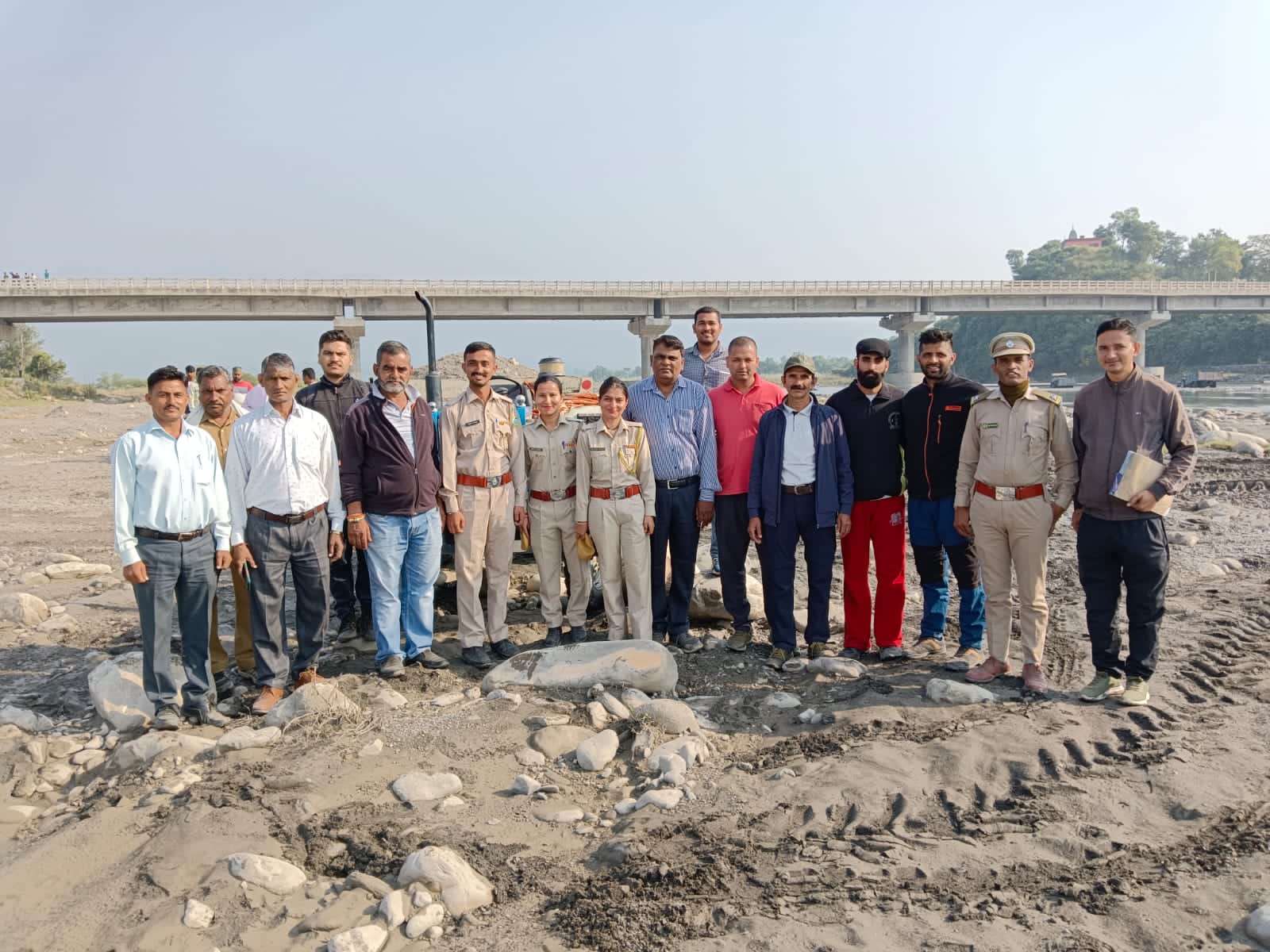 अवैध खनन पर वन विभाग की बड़ी कारवाई1,20,000 जुर्माना… 6 ट्रैक्टर जब्त…