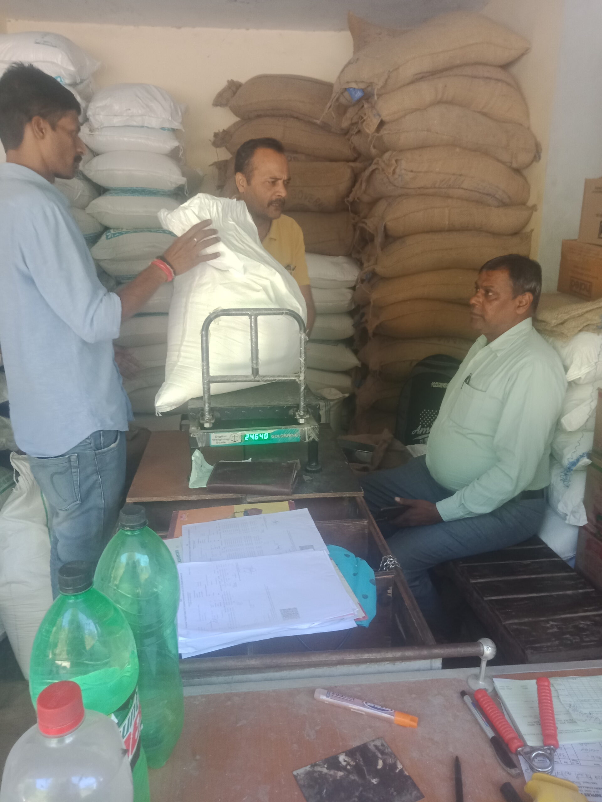 खबर का असर सरकारी डिपो से भरे गए जांच के लिए सैंपल…