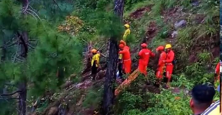 पौड़ी गढ़वाल में बारातियों से भरी बस 500 मीटर गहरी खाई में गिरी…