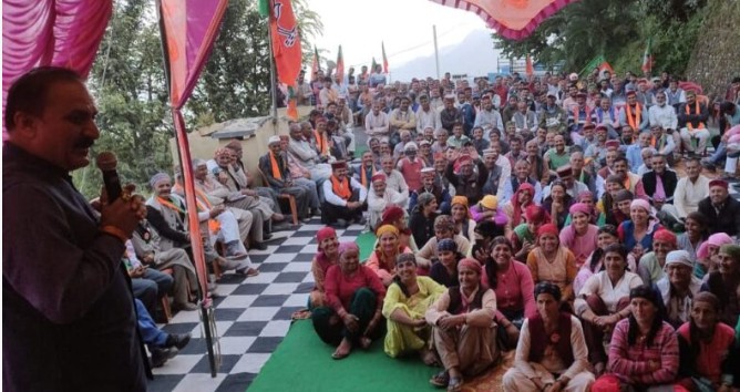 भाजपा प्रत्याशी बलदेव तोमर ने कांग्रेस को दिया झटका… 20 परिवारों ने थामा भाजपा का दामन