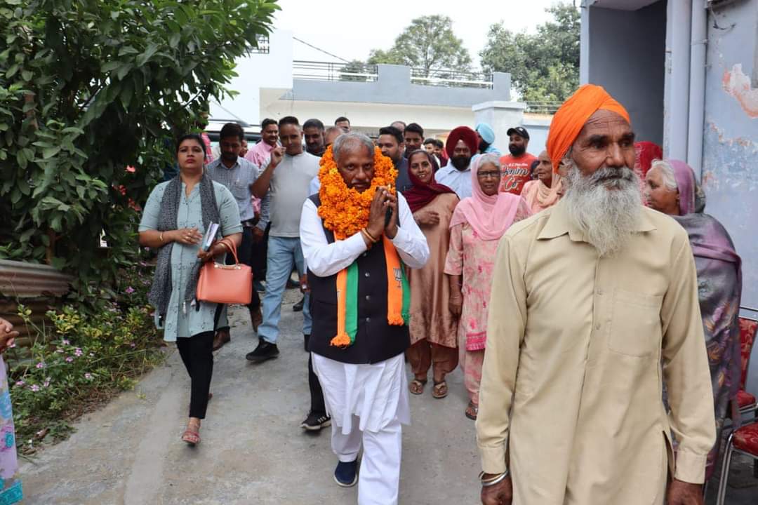 भाजपा ने लगाई कांग्रेस के गढ़ में सेंध… निहालगढ़ में कई परिवार भाजपा में शामिल…