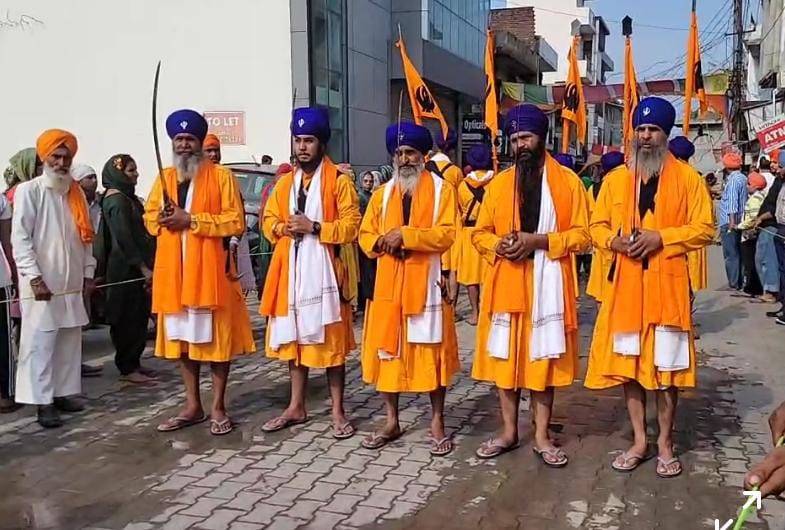 पांवटा साहिब में धूमधाम से मनाया जा रहा गुरु नानक देव जी का प्रकट दिवस…मनमोहक और शालीन दिखा पंज प्यारेयां दा स्वरूप….