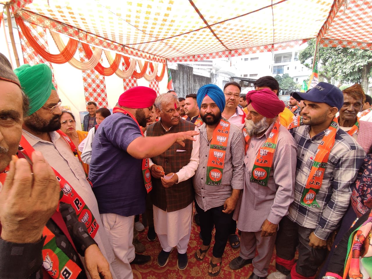 पांवटा साहिब के कई परिवारों ने दिया सुखराम चौधरी को समर्थन… दुग्ध संघ भी सुखराम को करेगा मजबूत….