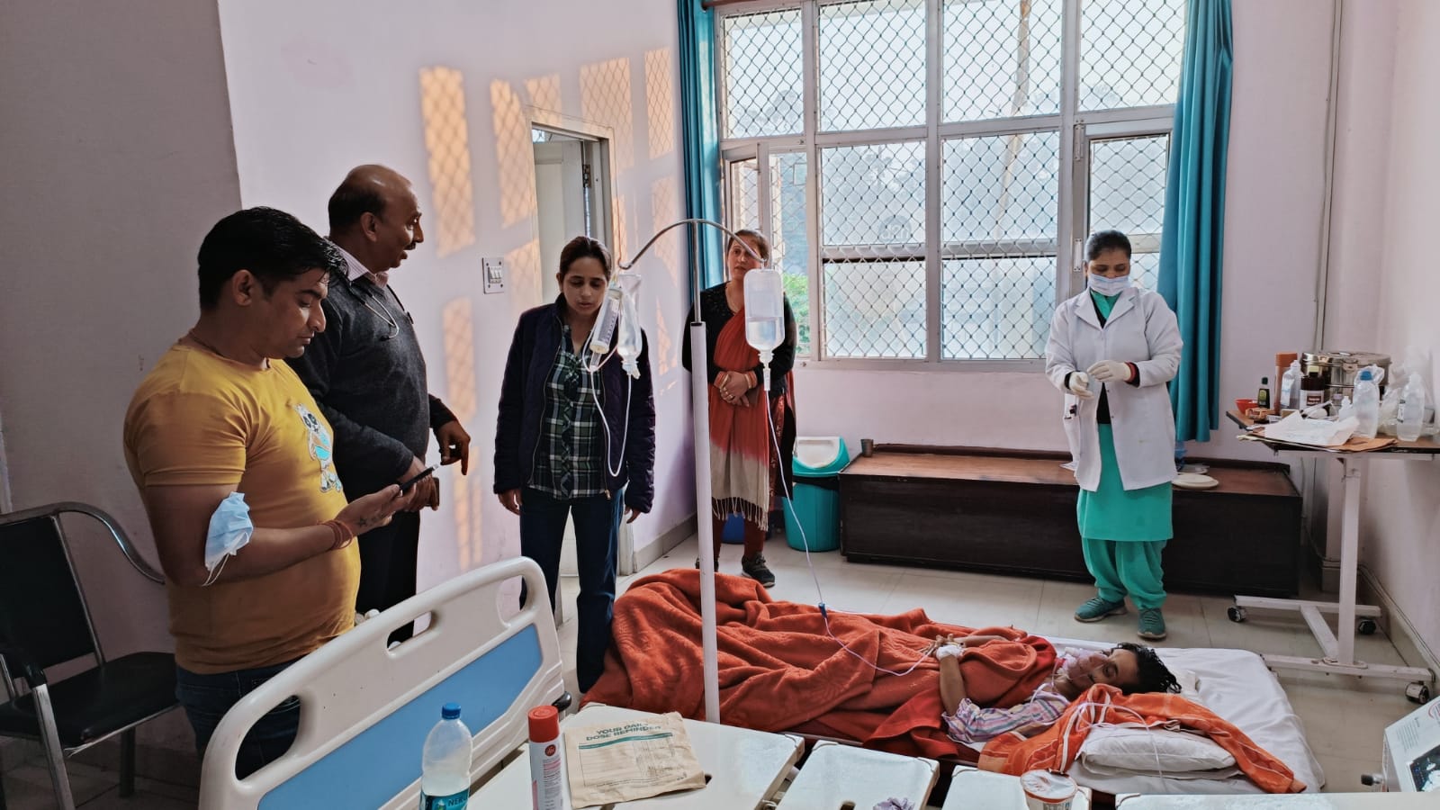 मां ने फेरी आंखें…समाज सेवी और डॉक्टर्स बने प्रीति के लिए फरिश्ता…