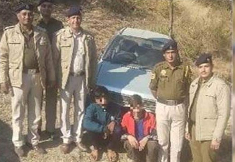 मारुति 800 चोरी मामले में दो आरोपी गिरफ्तार… पूछताछ जारी