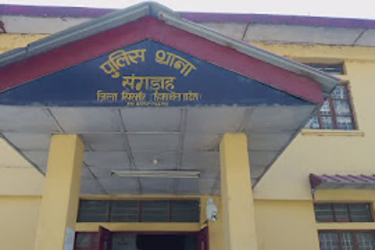 नशे मे हुड़दंग मचाने वाले Driver की हल्की धुनाई, लोगों ने किया Police के हवाले…