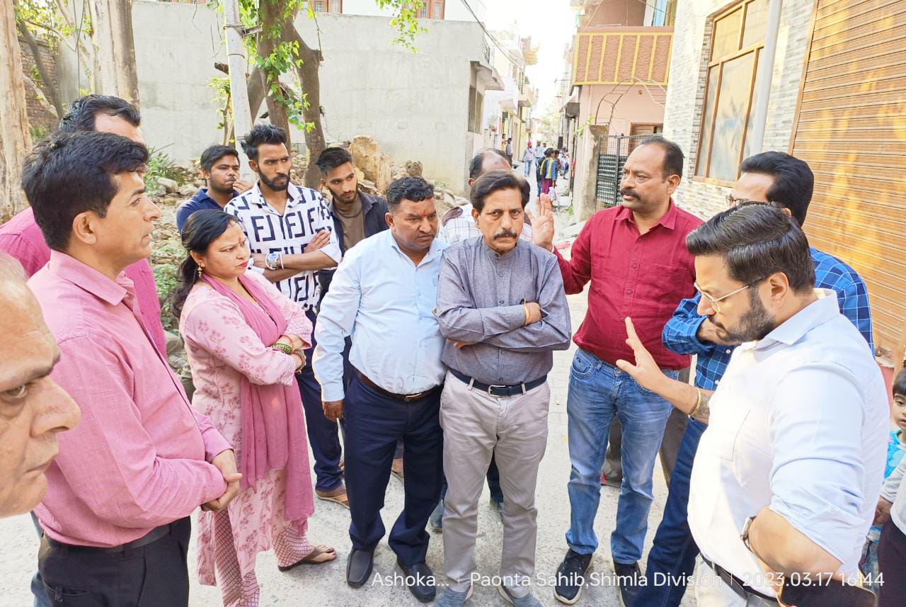 असर…लोग पी रहे थे गंदा पानी…एसडीएम पांवटा ने भरवाए सैंपल… मौके का खुद लिया जायजा…