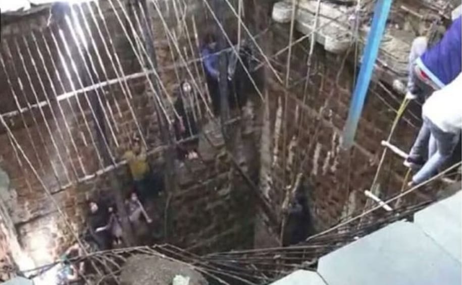 कुए पर छत डाल बनाया था मंदिर…13 की मौत…प्रधान मंत्री ने जताया दुख…