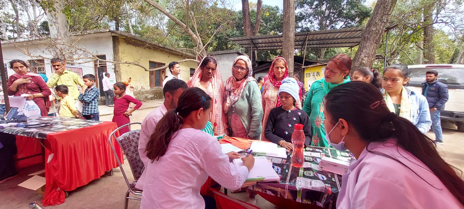 स्वस्थ सिरमौर, स्वस्थ सिरमौरी अभियान… मदिर में 150 भक्तों का जांचा स्वास्थ्य….