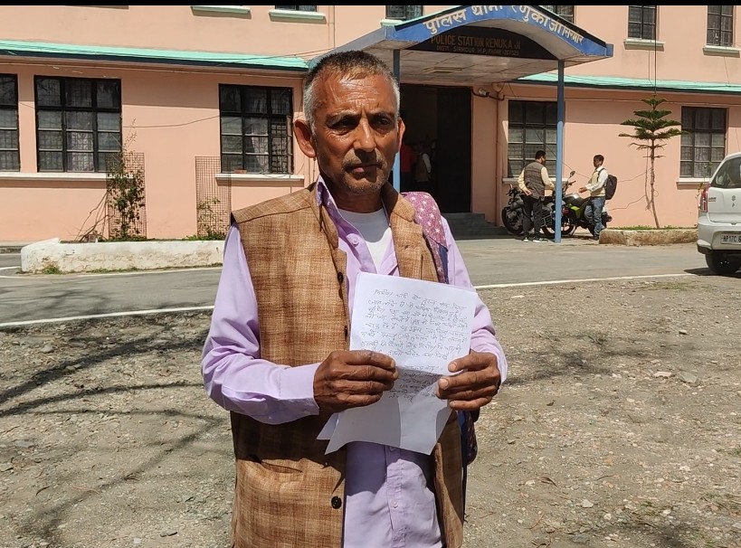 सड़क निर्माण में ब्लास्टिंग के आरोप…तबाह हो रहे खेत और पहाड़…
