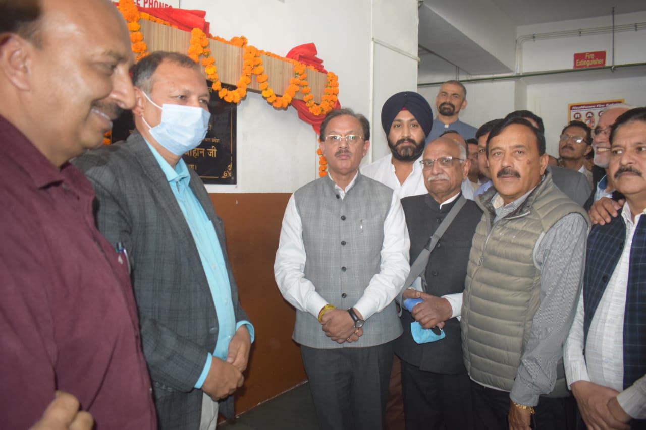 उद्योग मंत्री ने पांवटा साहिब अस्पताल में किया एक्स-रे प्लांट का शुभारंभ
