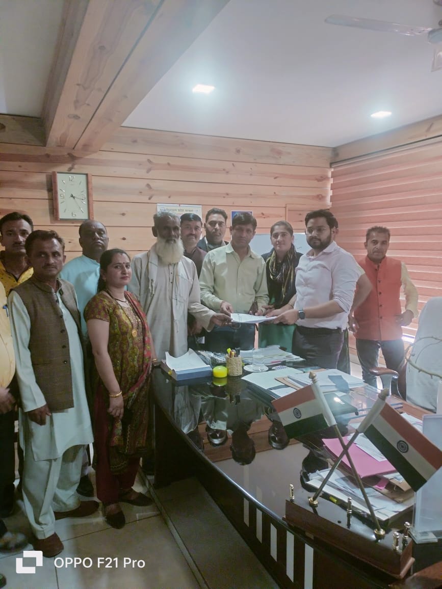 ई रिक्शा चालकों की बदसलूकी और बढ़ाए किराए को लेकर एसडीएम को शिकायत….