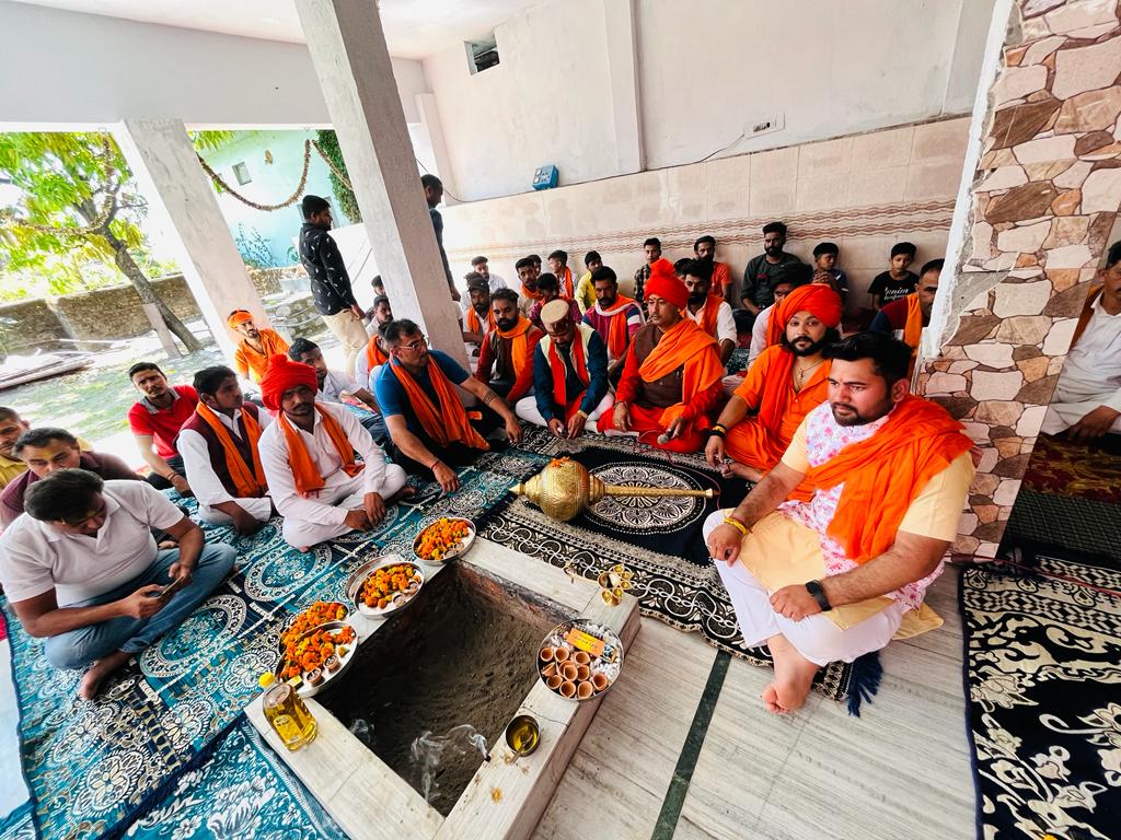 विश्व हिन्दू परिषद् एवं बजरंग दल ने निकाली रैली … हुआ महाआरती का आयोजन भी ….