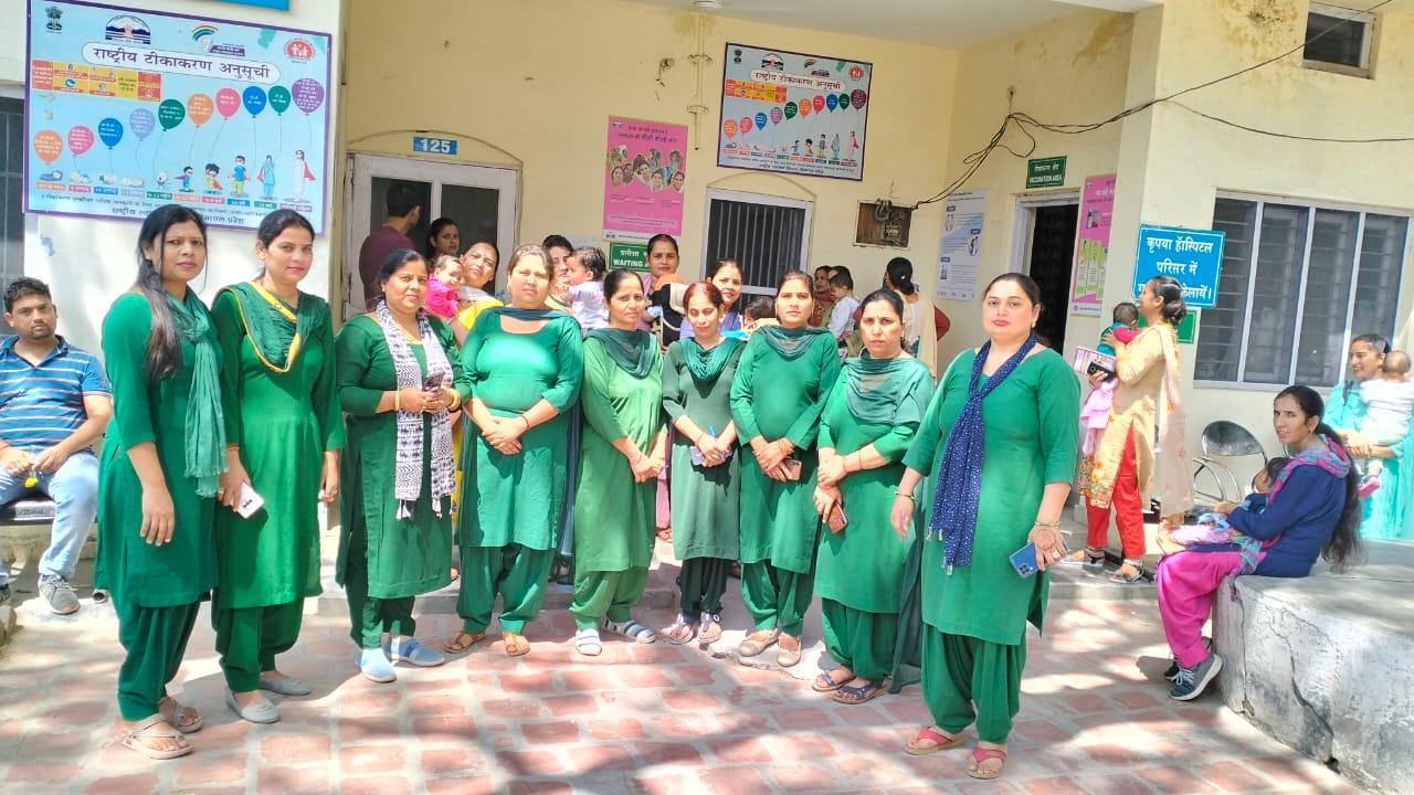 4 महीने से नहीं मिली आशाओं को सैलरी…कोरोना वारियर्स का तमगा लौटाने को मजबूर…