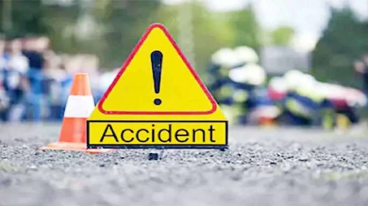 150 फीट गहरी खाई में लुढ़की टूरिस्टकार…तीन गंभीर घायल 