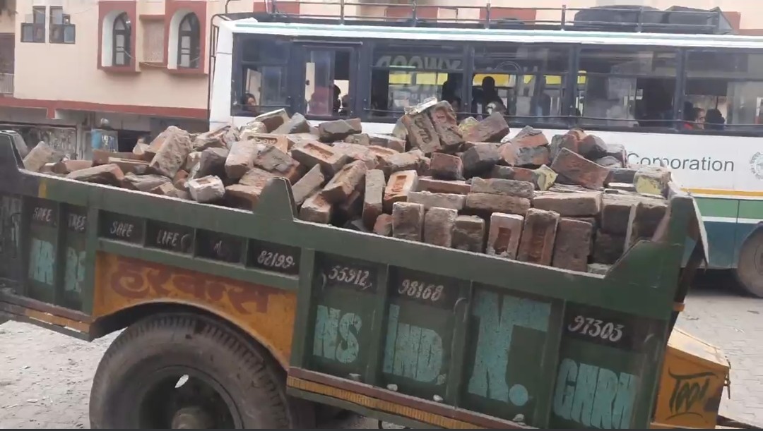 5 मई को उपमुख्यमंत्री एवं परिवहन मंत्री मुकेश अग्निहोत्री द्वारा ददाहू बस स्टैंड का निर्माण कार्य आरंभ…