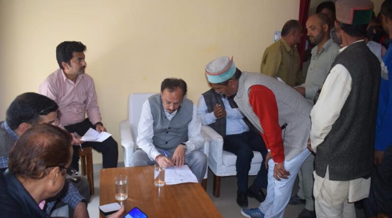 उद्योग मंत्री ने पांवटा साहिब, कफोटा और शिलाई में सुनी जनसमस्याएं