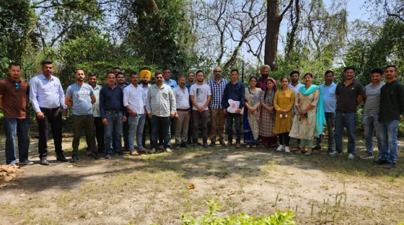 वनों की सुरक्षा के लिए वन अधिकारियों को मिले हथियार…
