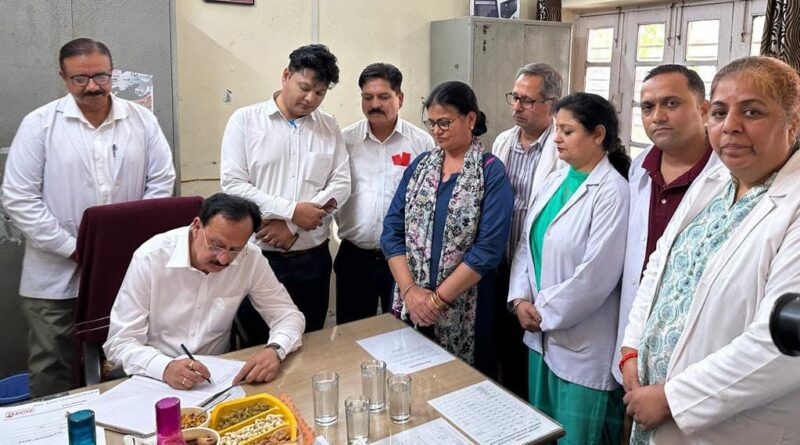 राजकीय आयुर्वेदिक अस्पताल की दयनीय हालत को लेकर उद्योग मंत्री से गुहार…