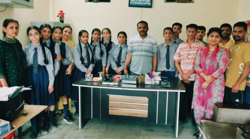 AKM… स्कूल में बेटियों ने मारी बाजी…10वीं कक्षा का परिणाम घोषित