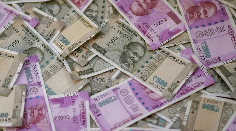 कांग्रेस सरकार की महिलाओं को 15 सो रुपए देने वाली योजना खटाई में…*