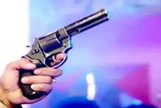 पिस्तौल निकालकर व्यक्ति को दी जान से मारने की धमकी…. पांच के खिलाफ मामला दर्ज