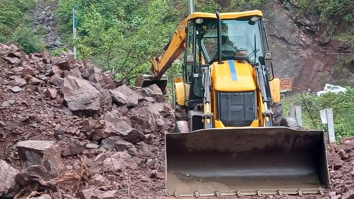 जिला सिरमौर के इस मुख्य मार्ग पर लैंडस्लाइड के चलते रास्ता बंद…