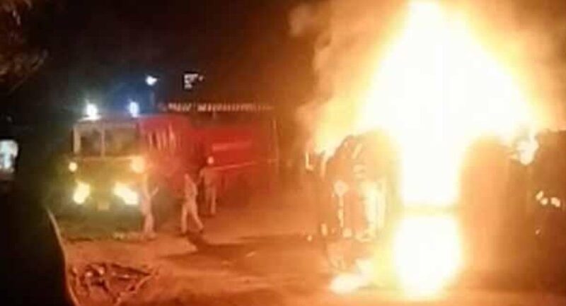 नेशनल हाईवे पर अचानक ट्रक में भड़की आग… आसपास लोगों में मचा हड़कंप