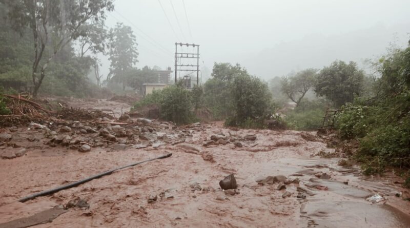 सिरमौर में फिर बारिश का कहर, 40 बीघा जमीन के साथ गौशाला और पशुओं के बहने की खबर…
