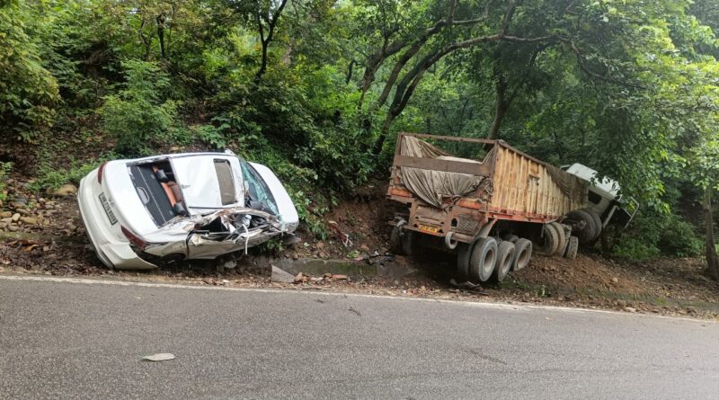 ट्रॉले ने मारी आगे चल रही कार को टक्कर, एक व्यक्ति की मौत, चालक मौके से फरार
