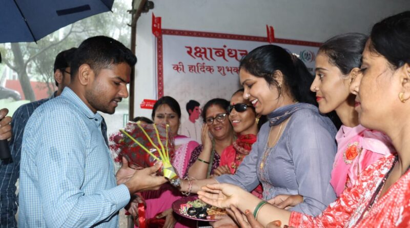 नाहन में प्राकृतिक राखियों के स्टॉल का किया शुभारम्भ…. 