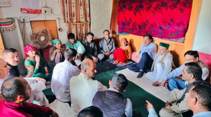 भारी बारिश व भूस्खलन से हुए नुकसान के मामलों का शीघ्र करें निपटारा -हर्षवर्धन चैहान