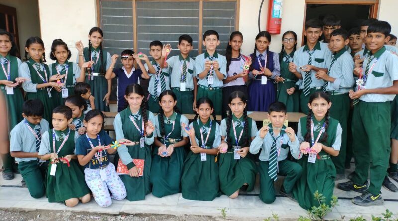 एकेएम स्कूल में राखी प्रतियोगिता आयोजित…