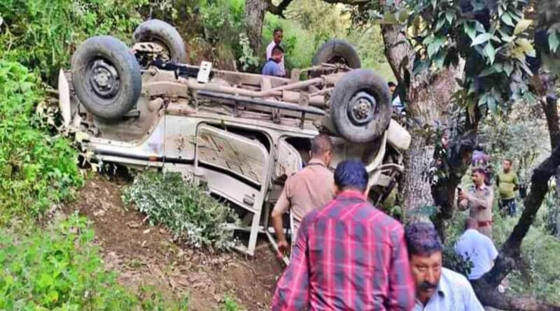 हिमाचल में दर्दनाक हादसा… 2 महिलाओं और 1 बच्चे की मौत… गहरी खाई में गिरी कर