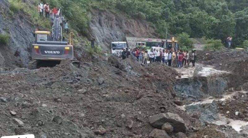 तहसीलदार ऋषभ ने किया खाली-अछौन-नाड़ी सड़क का निरीक्षण…
