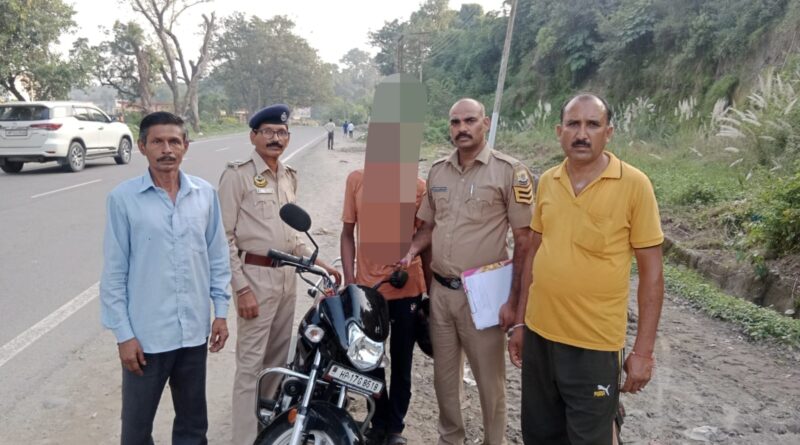 दो अलग मामलों में चरस और अवैध कच्ची शराब बरामद, दो को लिया पुलिस ने हिरासत में…