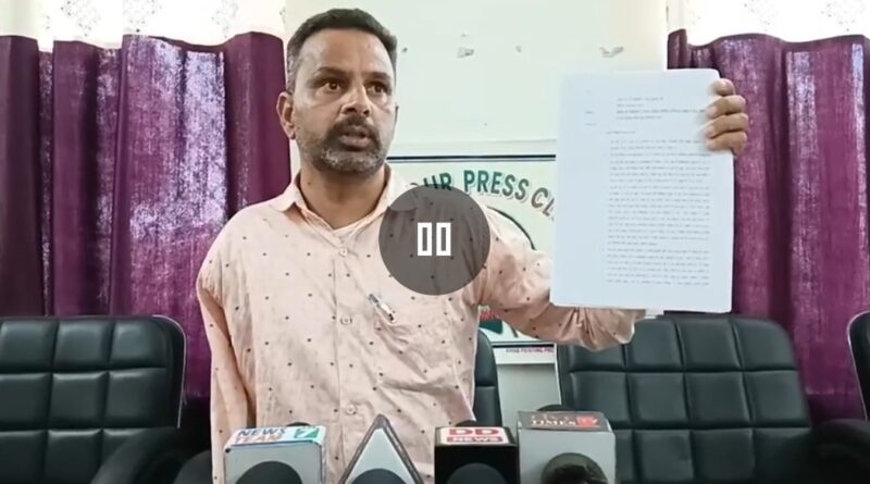 अस्पताल में इलाज करवाने पहुंचे युवक के साथ डॉक्टर और पुलिस ने की मारपीट…!