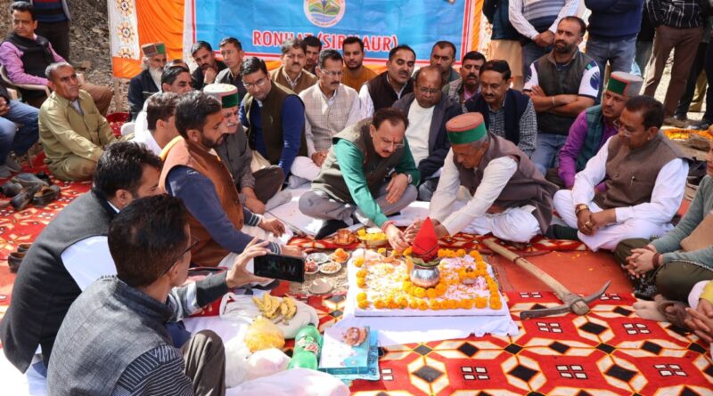 उद्योग मंत्री ने 5 करोड़ रुपये की लागत से बनने वाले डिग्री कॉलेज भवन रोनहाट का किया भूमि पूजन….